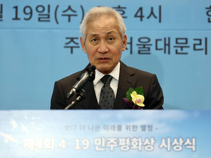 안성기 위중, 소속사 "확인 중"