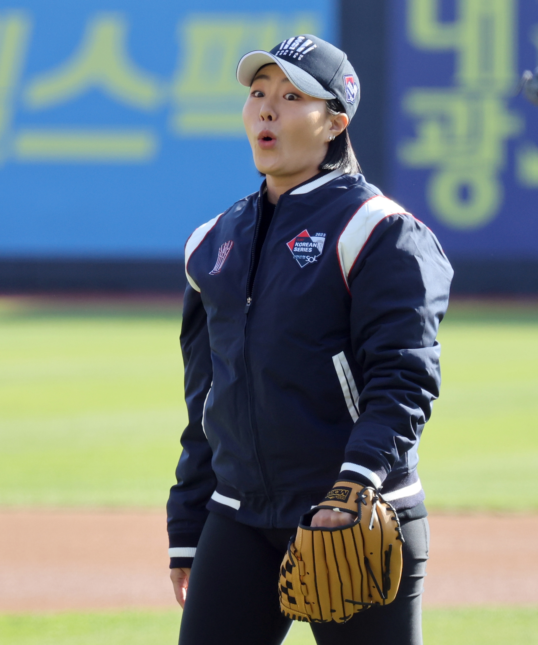 포토]이상화,공이 떳나요? - 일간스포츠