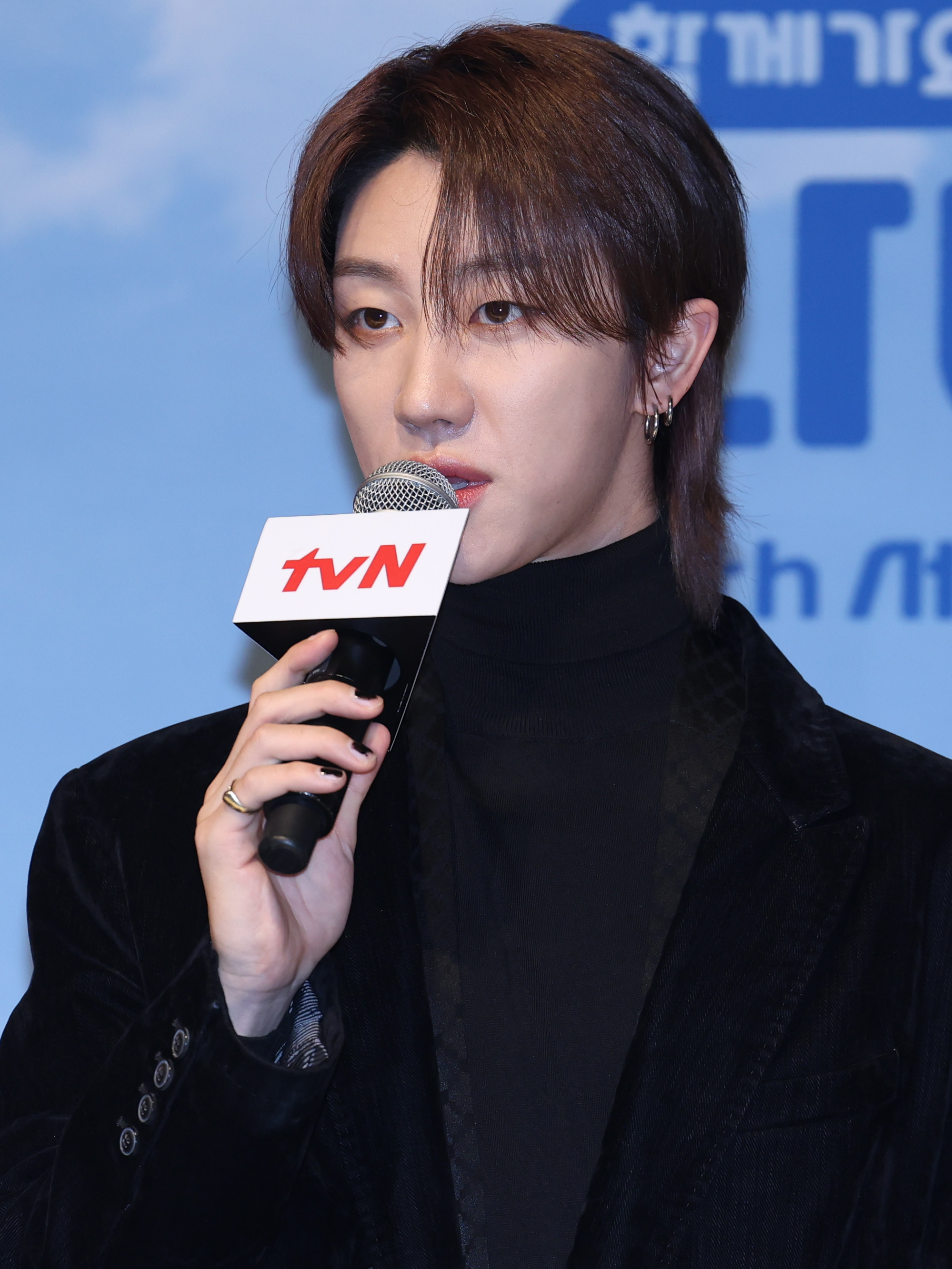 포토] 인사말 하는 세븐틴 디에잇 - 일간스포츠