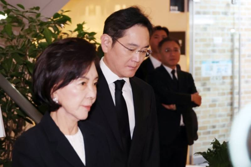 홍라희, 2조 규모 삼성전자 지분 3차 매도