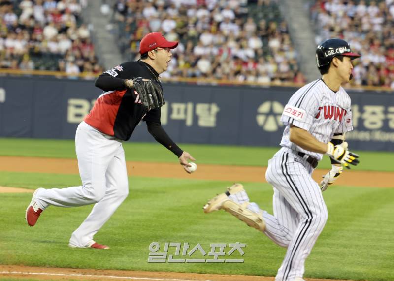 '400번째 선발 등판' 양현종, LG전 5이닝 1실점 호투...타선 침묵에 패전 위기 [IS 잠실]                                