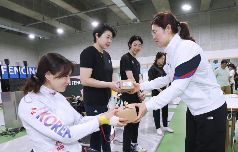 이천 찾은 장미란 문체부 차관, 올림픽 금메달 기운 전달 '패럴림픽 파이팅'                                