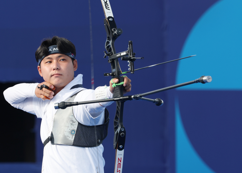 김제덕 8강서 충격 탈락, 남자양궁 금·은·동 싹쓸이 무산…이우석-김우진 4강 맞대결 [2024 파리]                                