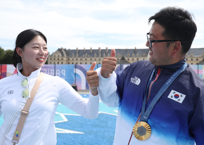 바늘 구멍 뚫은 임시현, 1년 만에 다시 3관왕·MVP 영광 [2024 파리]                                