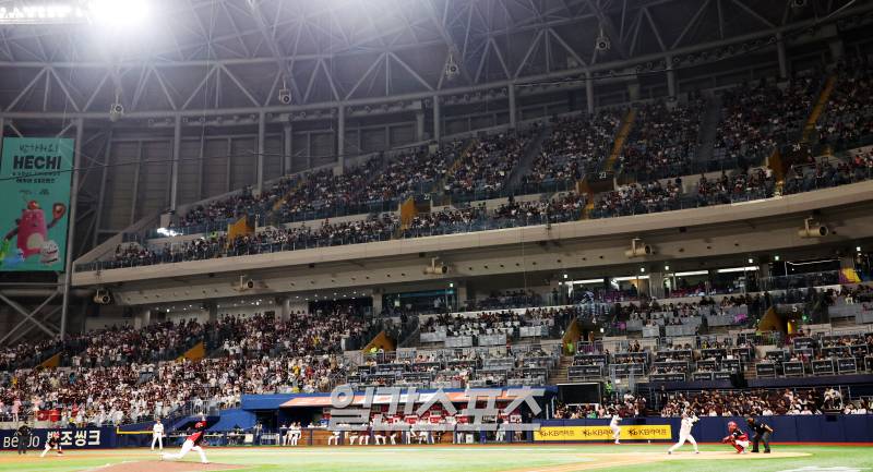 역대 최초 천만 관중 시대...프로야구 입장 수익도 '1500억' 돌파했다                                