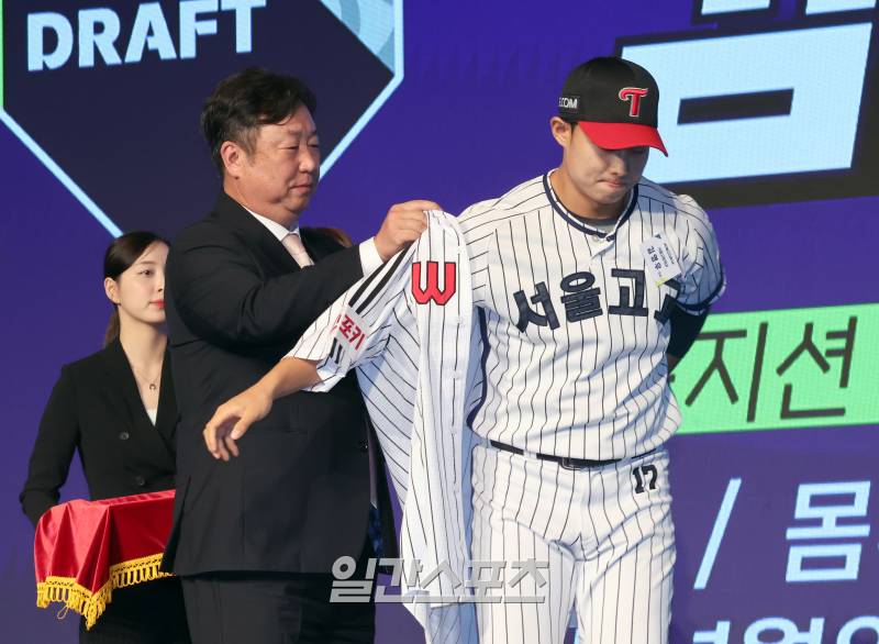 신인인데 개막 엔트리 보장, 감독의 플랜까지...LG 기대주 시범경기 첫선                                