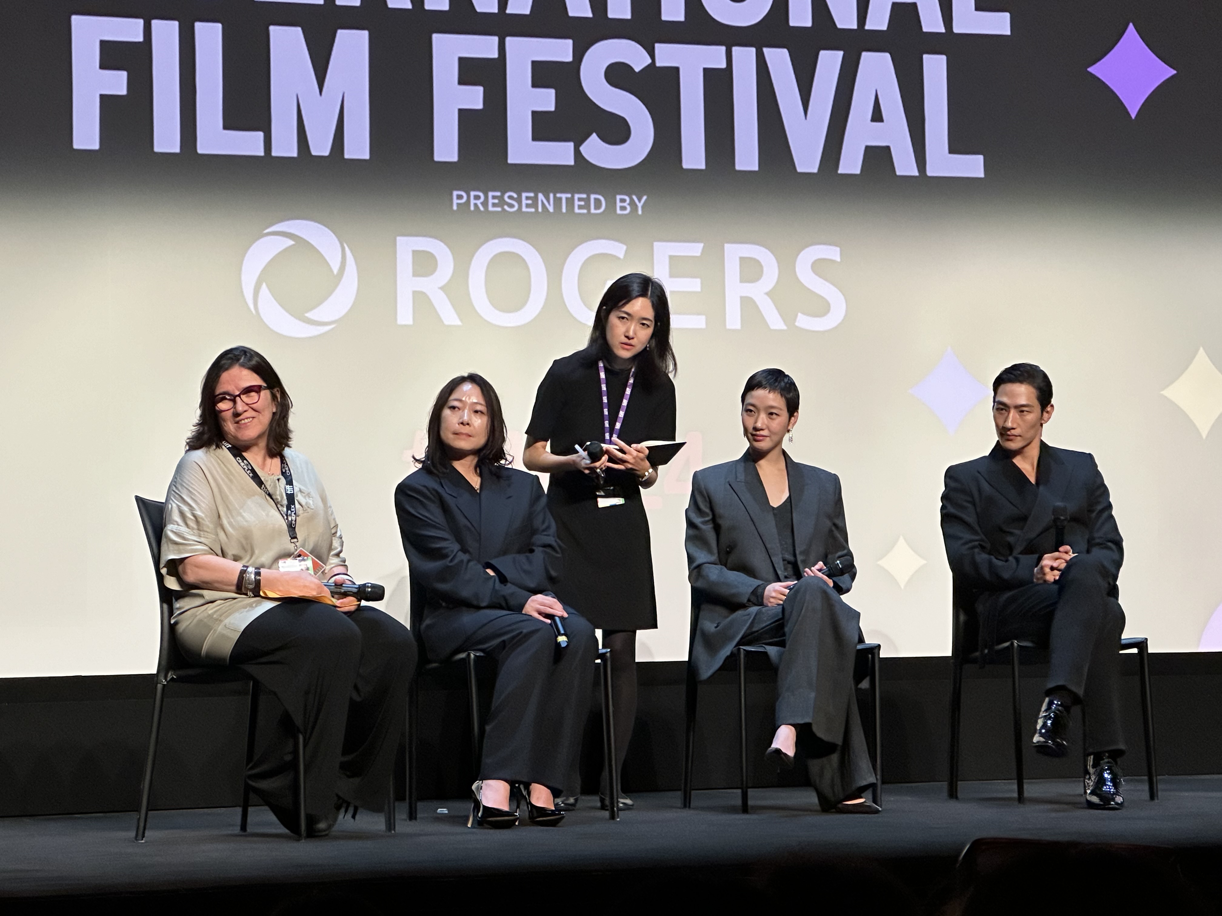Kim Go-eun’s ‘Lovestruck in the City’, Explosive Response at Toronto Film Festival… Official Screenings Sold Out