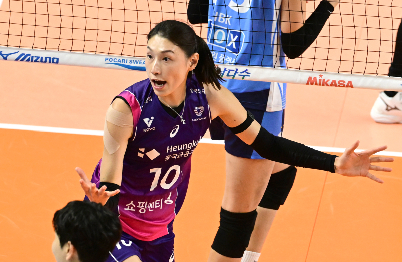 600여 명 흥국팬 앞 출정식 나선 김연경 힘차게 시작할 에너지 얻었다                                