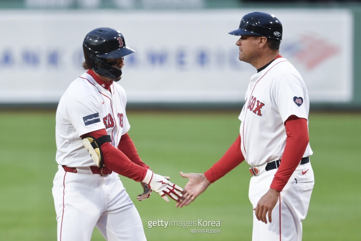 3년 연속 PS 탈락 보스턴, 감독은 3년 연장 계약…코치는 6명 'OUT' 칼바람                                