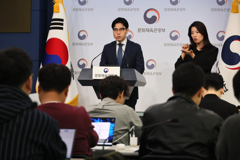 칼 빼든 문체부...안세영 요구 모두 수용+배드민턴協은 '특단 조치' 예고                                