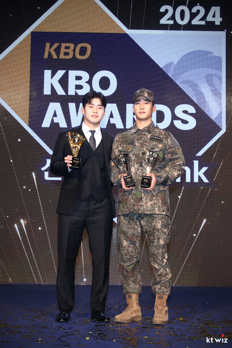 Biological Brothers Shine at 2024 KBO Awards: Park Young-hyun and Park Jeong-hyun Make History Together