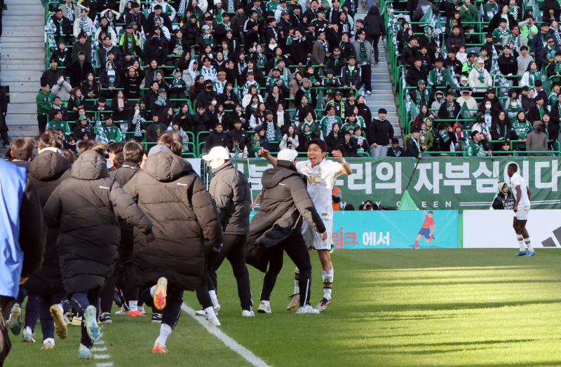 ‘승격 죄절’ 김도균 감독 “실패 아냐, 선수들에게 큰 자산 될 것” [IS 패장]                                