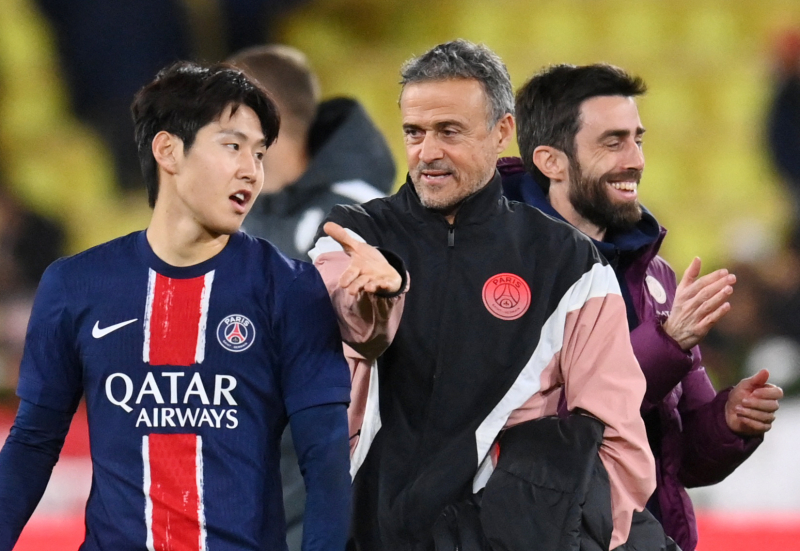 '교체 출전' 이강인이 구했다, 코너킥으로 역전 결승포 도움…PSG, 모나코에 4-2 승                                