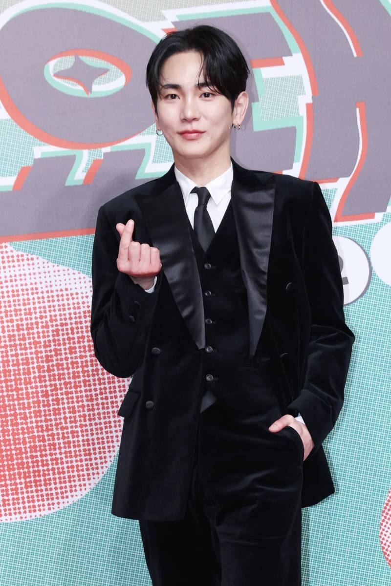 키, 주사이모 의혹에 활동 중단