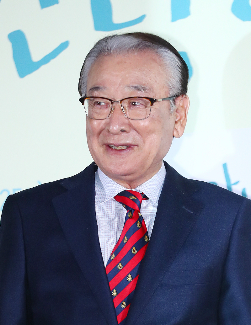 이순재 건강이상설 일축: 재활치료 중