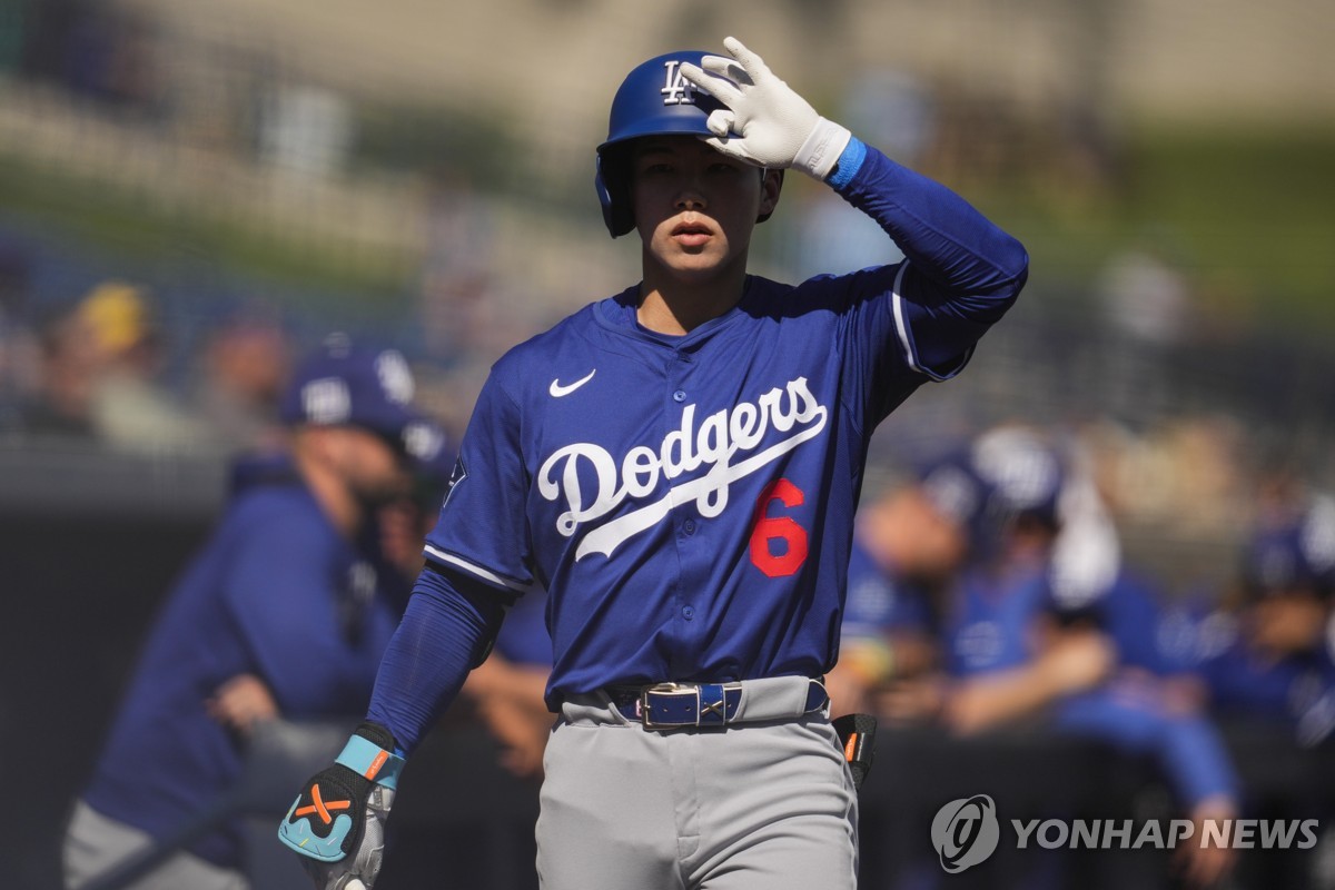 주전 도약 노리는 김혜성, 터커 영입 유탄 맞나...에드먼 2루수 고정 유력 - 일간스포츠