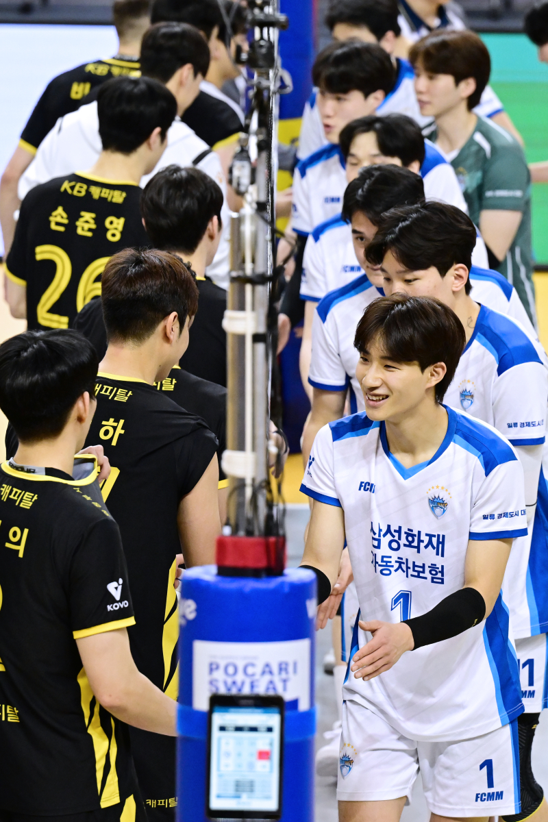 조커 투입→경기 장악...KB손보 10연승 막은 김우진 인생 경기였습니다 [IS 스타]                                