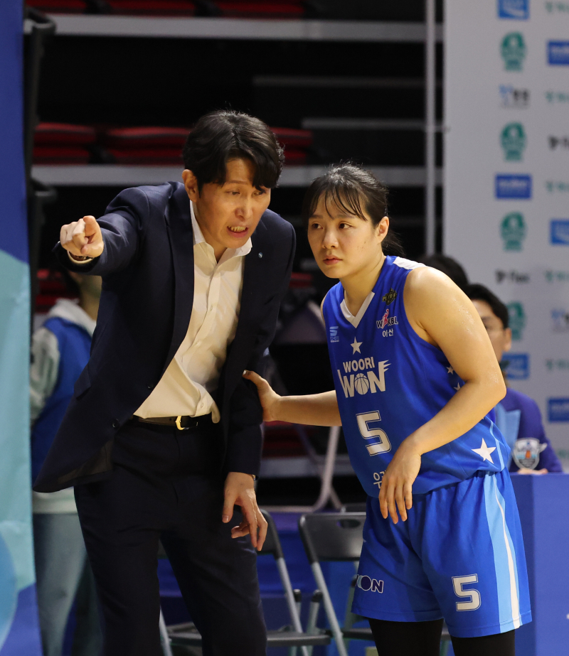 'KB 14년 근속 선수 출신'...우리은행 심성영은 어떻게 KB를 무너뜨렸나                                