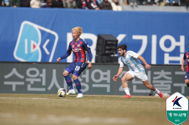 초연하게 그라운드 누비는 ‘금발’ 수비수 이지솔 “이번에도 안 되면 은퇴하려고 했는데…”[IS 수원]                                