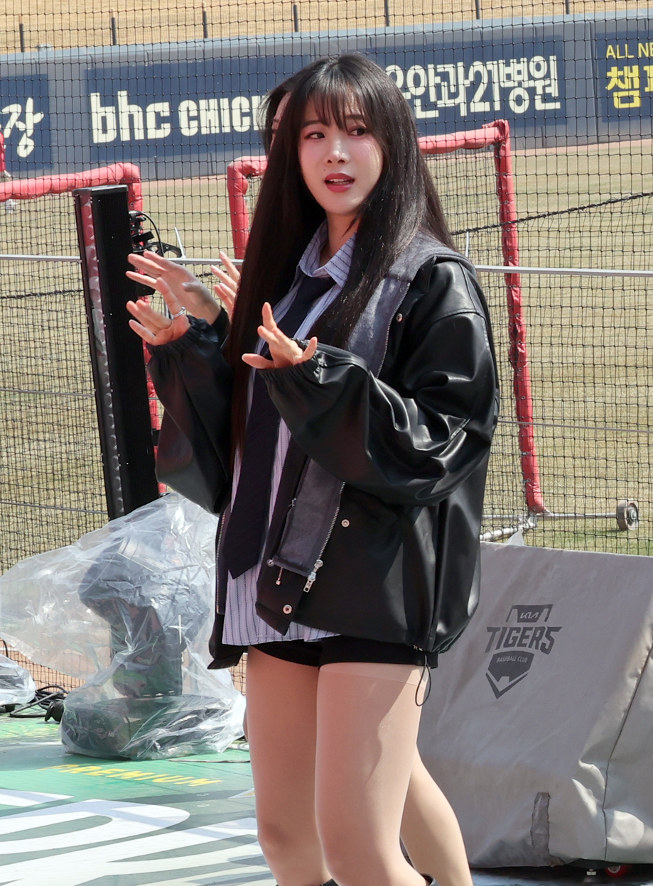 포토] 김한나 치어리더, 사복 입고 리허설 - 일간스포츠