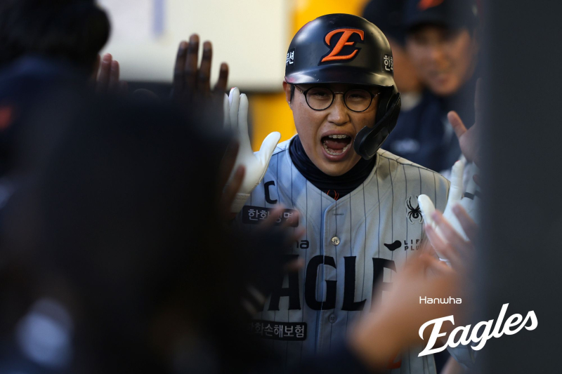 '21경기 만에 마수걸이' 채은성 선배들 전화도 받아...더 내려갈 데 없다 생각했다 [IS 스타]                                