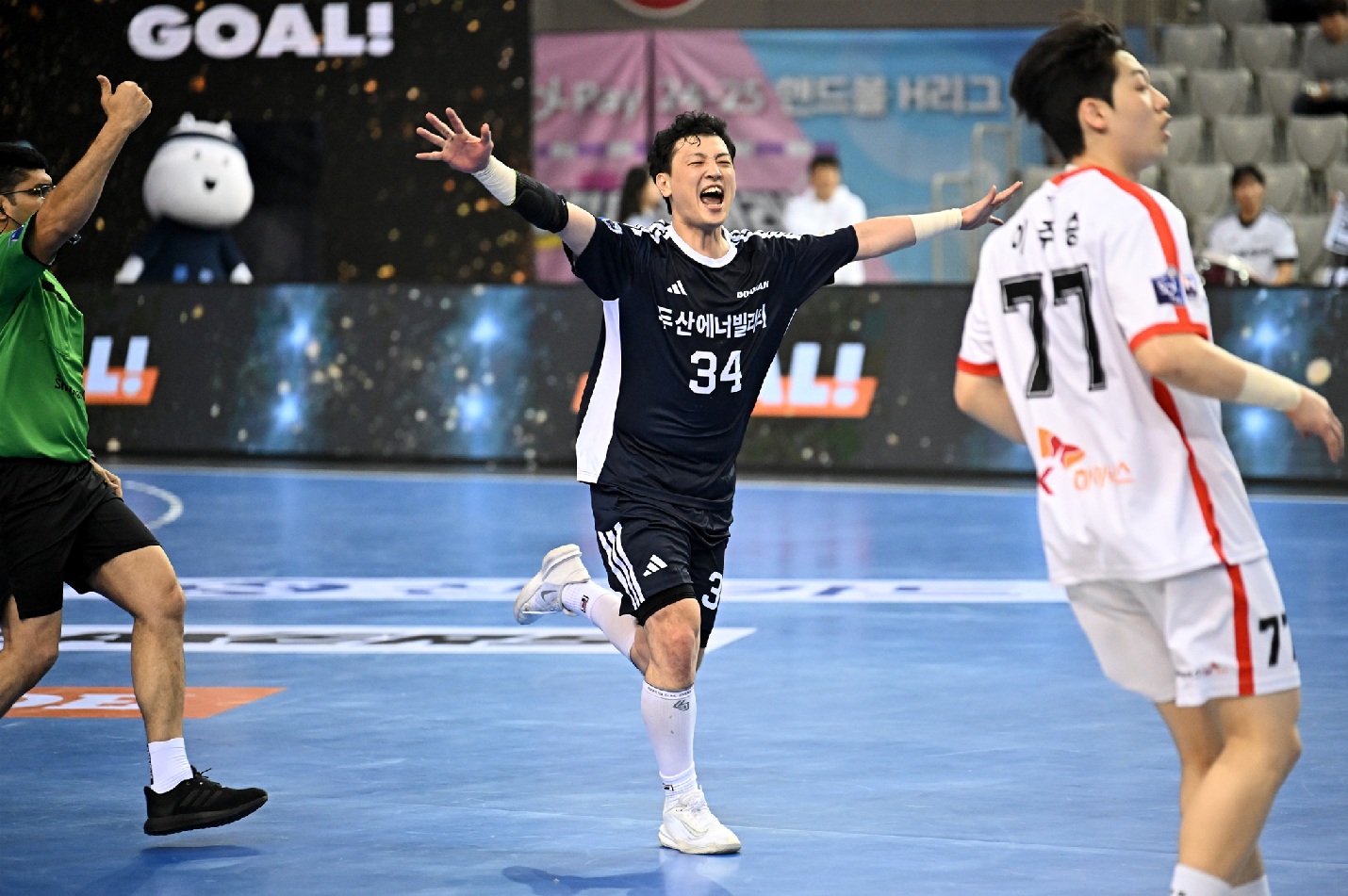 Doosan SK Hawks Defeat 10 Straight Handballs; MVP Gangjeon Vows Team Unity - News Directory 3