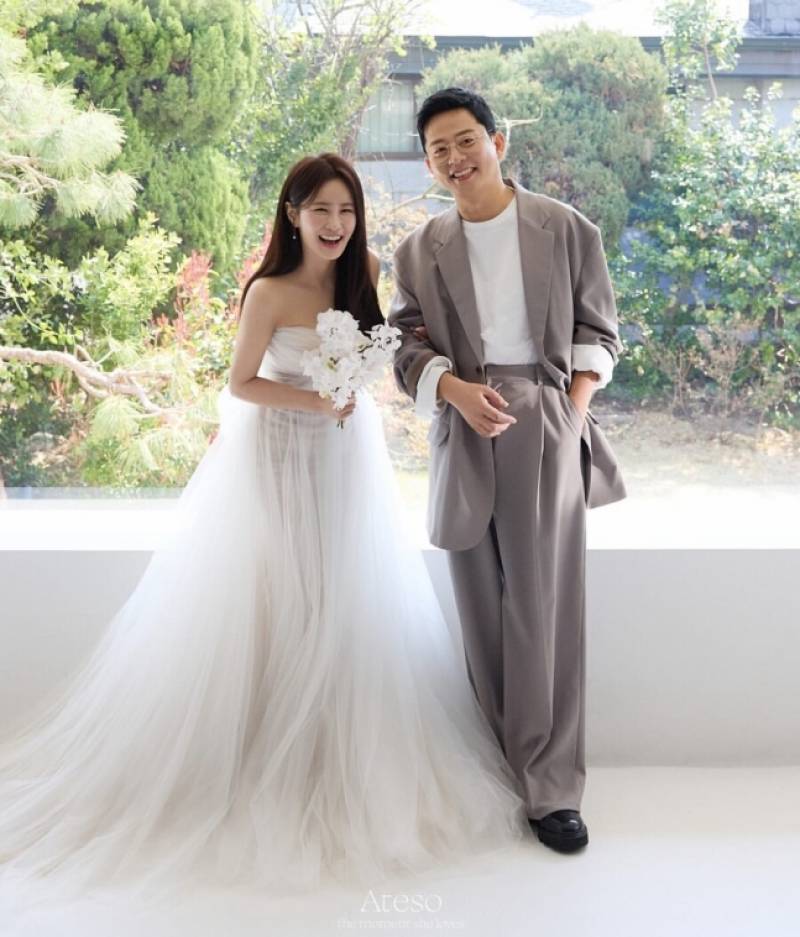 김준호♥김지민, 웃음 가득 웨딩 화보 공개…“점점 가까워져”