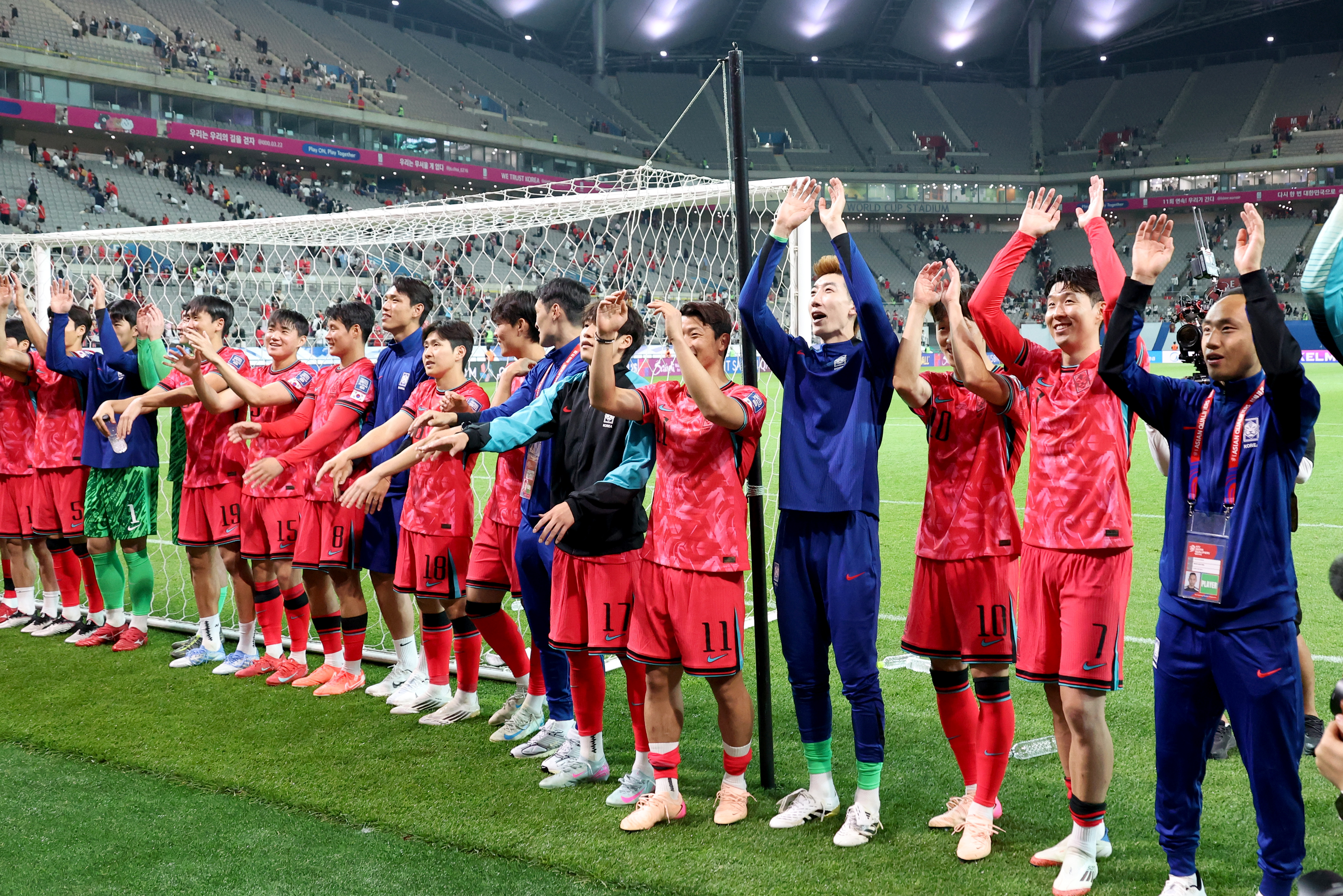 포토]한국축구대표팀, 이젠 월드컵 본선 무대에서 이 세리머니를 - 일간스포츠