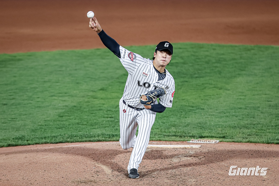 이민석 투구 사진