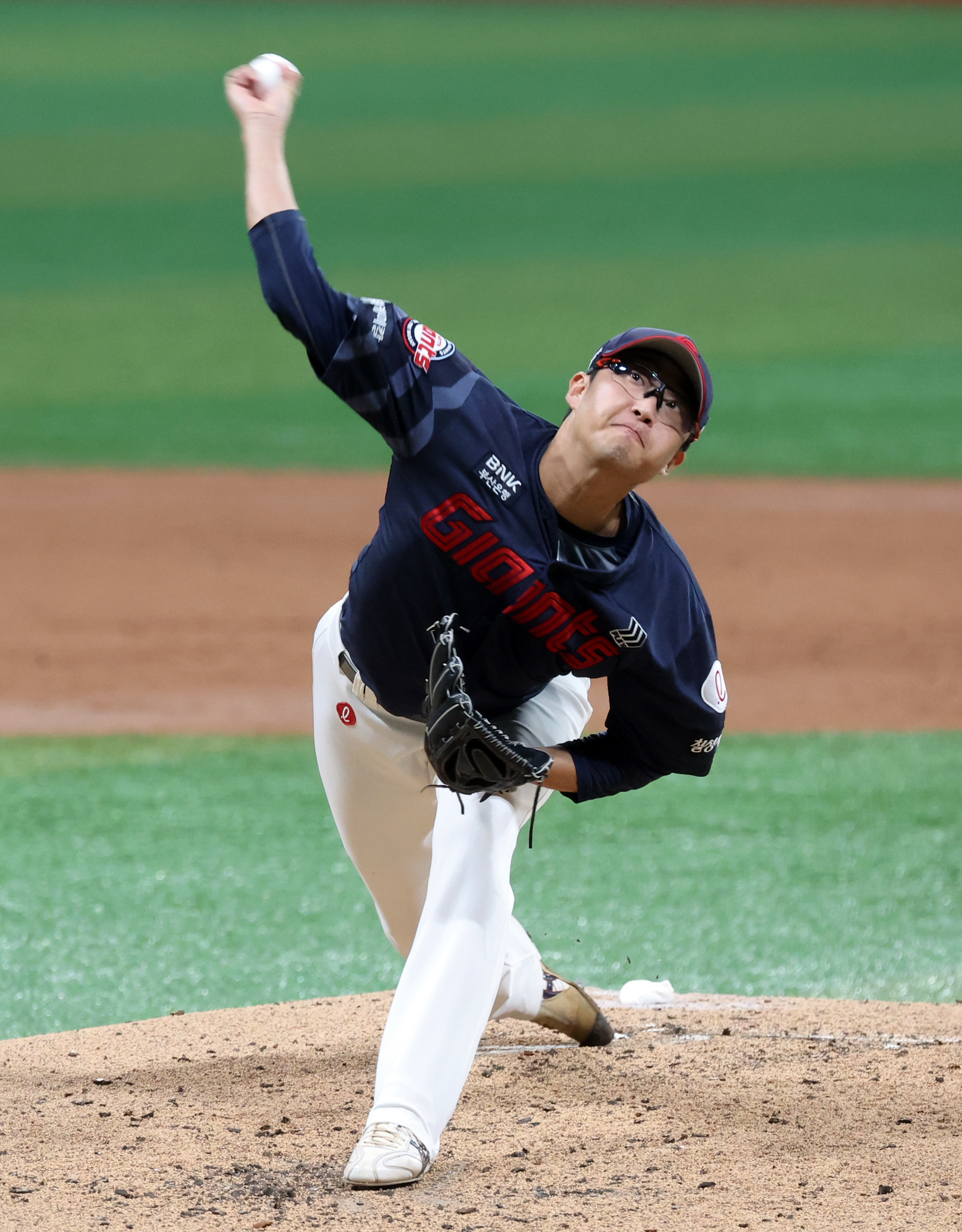 박세웅 역투