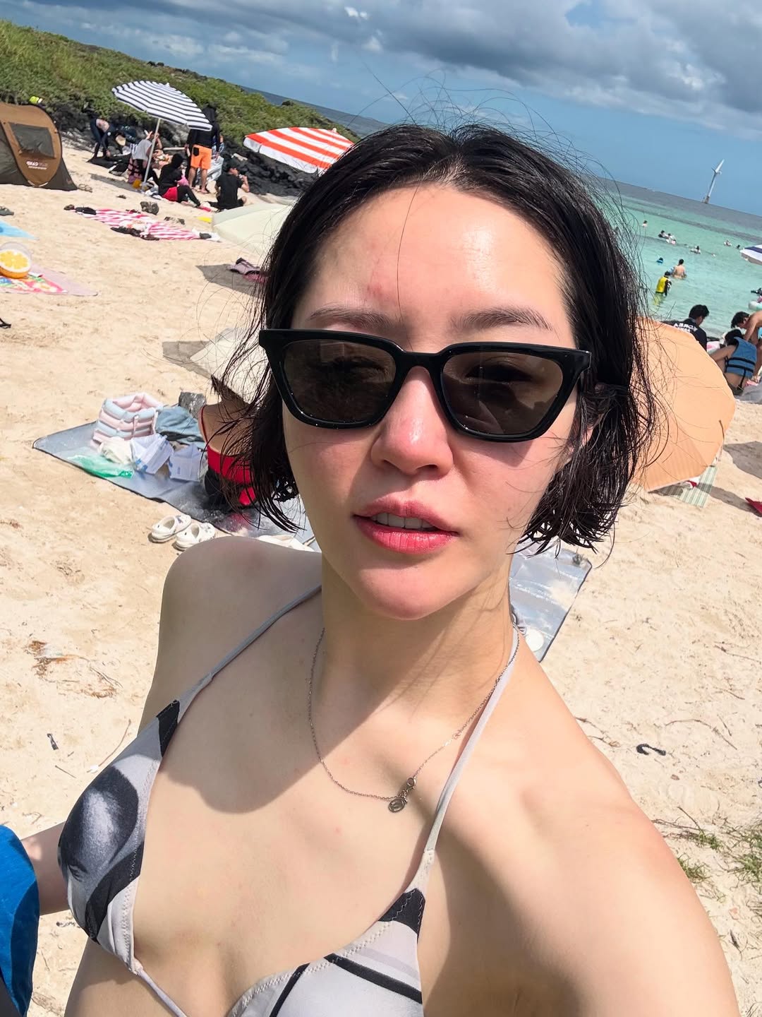 김새롬, 비키니로 과감히 드러낸 핫바디…해변서 빛난 건강미 [AI 포토컷] - 일간스포츠