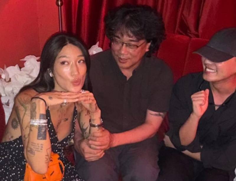 yoo-in、私はボン・ジュンに会いました-ho。長い間「明るい笑顔」