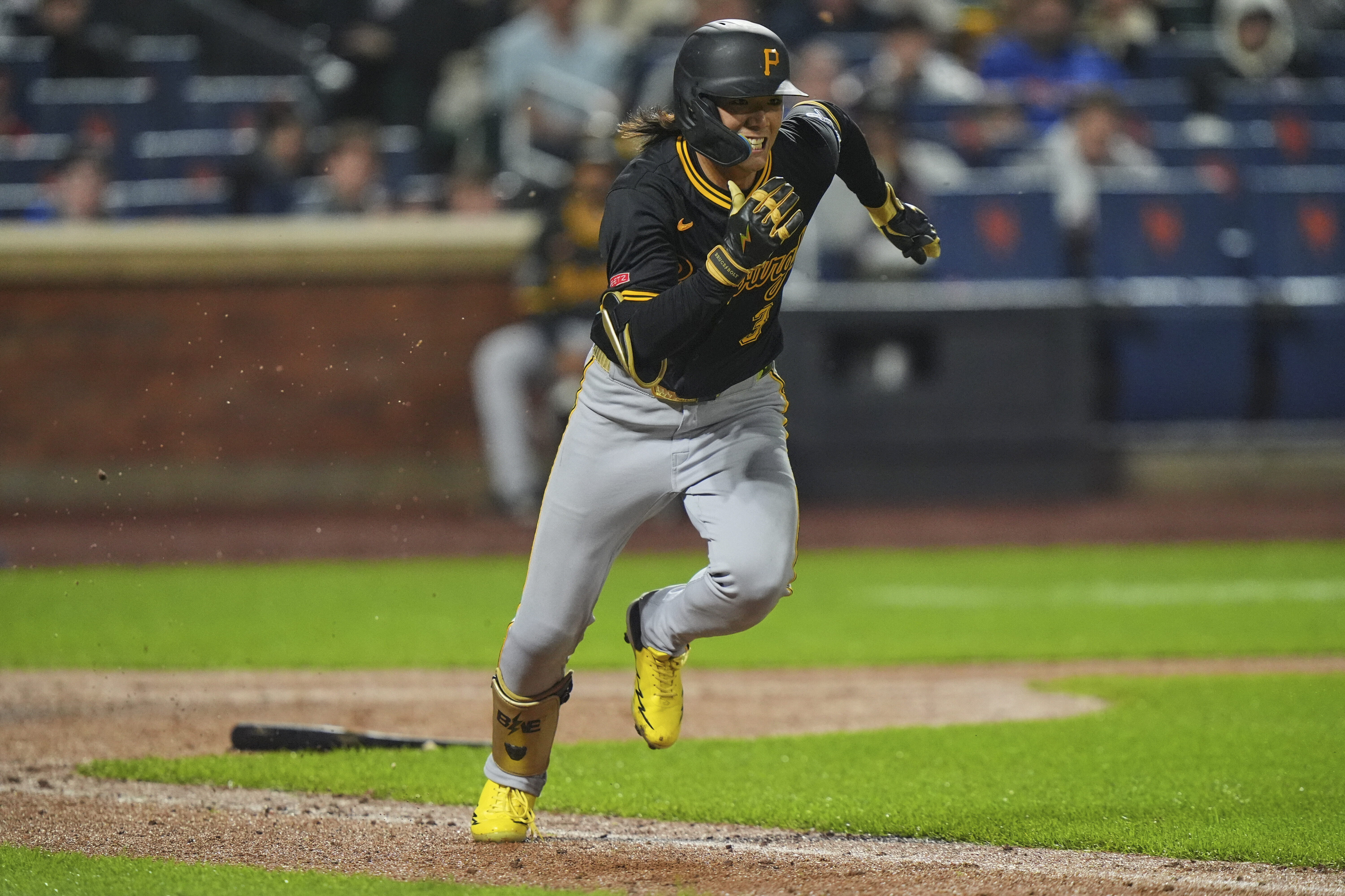 돌아온 배지환 시즌 첫 2출루-2도루 기록...아쉬웠던 연장 10회 마지막 타석 - 일간스포츠