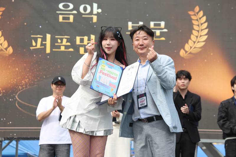 [포토] 2025 크리에이터 어워즈, 해봄 음악·퍼포먼스 부문 대상 - 뉴스 썸네일 이미지