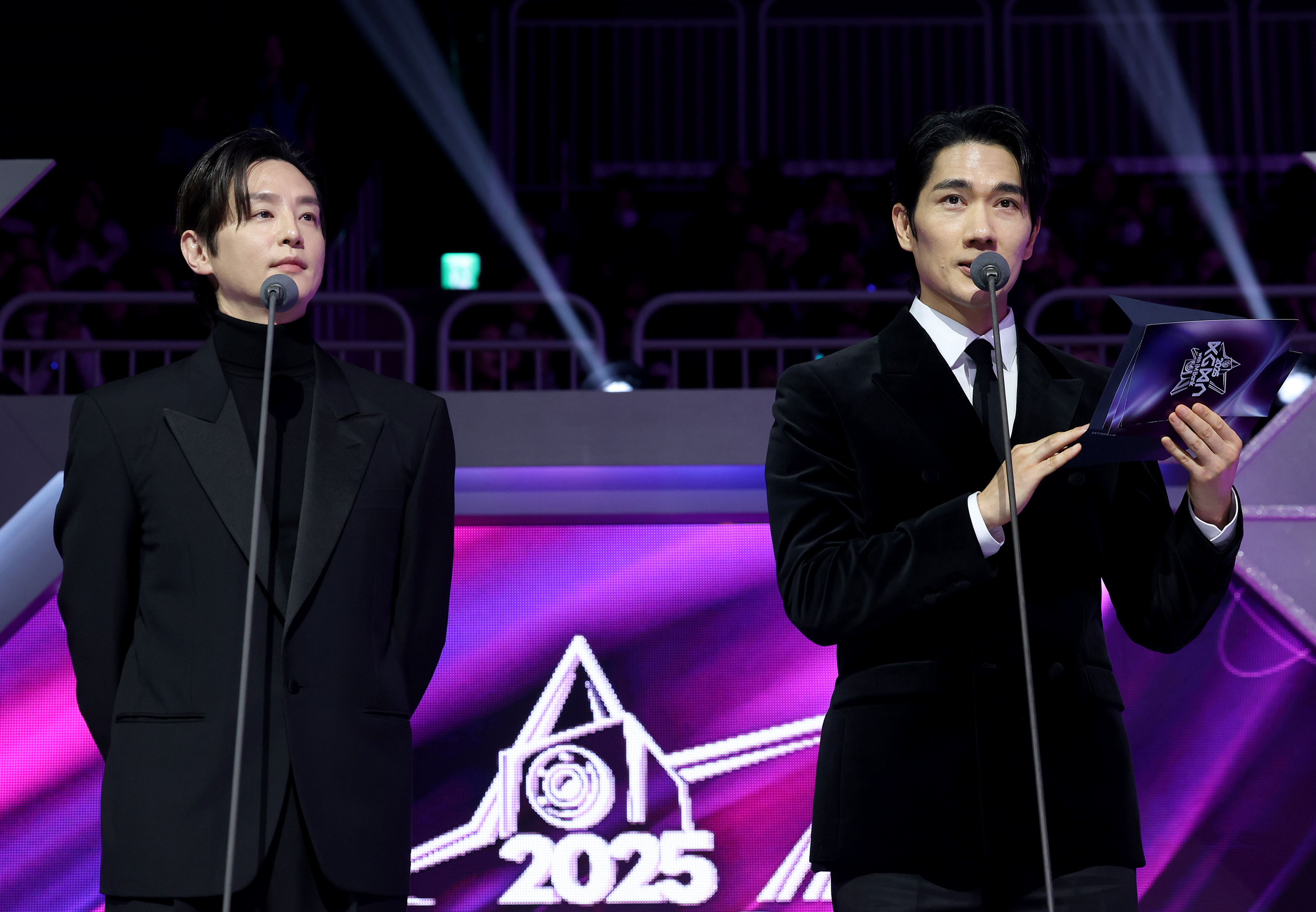 포토]권율 엄태구, 완벽한 브로맨스 호흡 - 일간스포츠