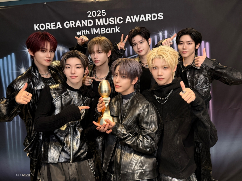 클로즈 유어 아이즈 '2025 KGMA' 루키상→ 42명 메가 크루 퍼포먼스 - 뉴스 썸네일 이미지