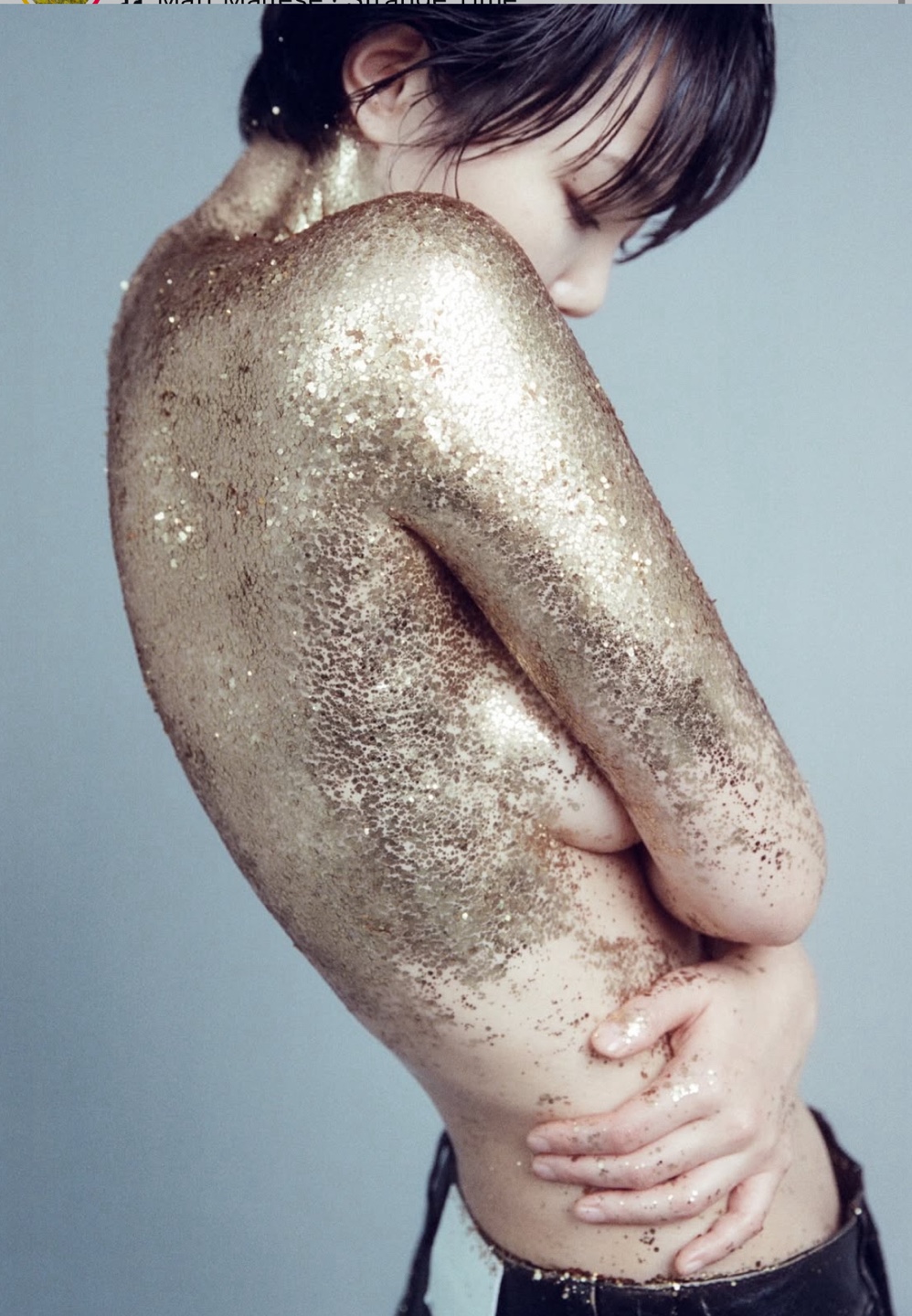 손수아 골드 글리터 세미 누드 콘셉트 화보
