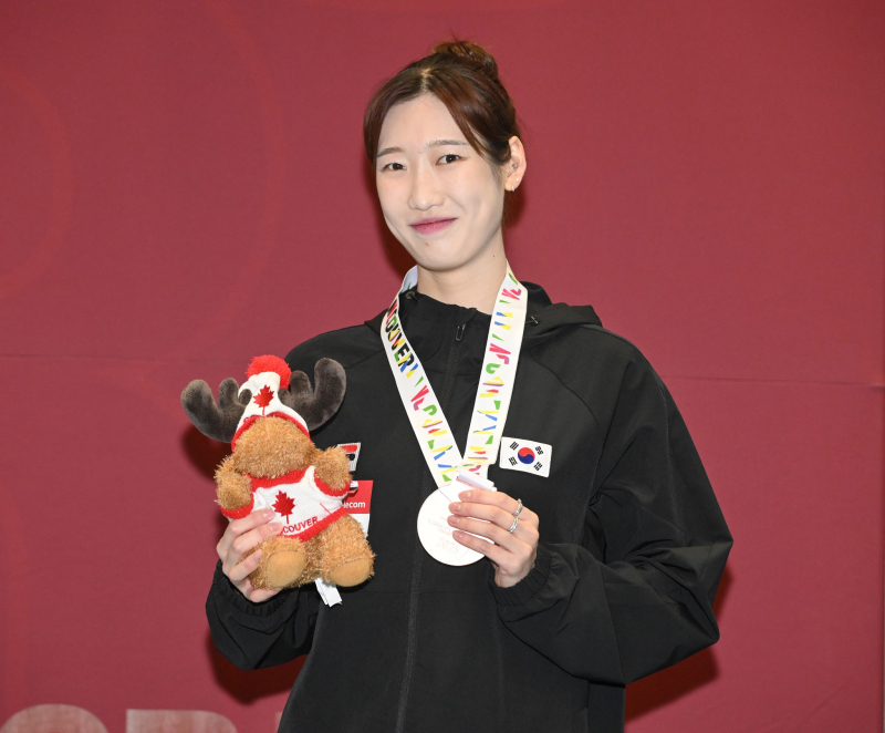 펜싱 임태희, 세계 1위 송세라 제압 '이변'...밴쿠버 월드컵 동메달 획득 - 뉴스 썸네일 이미지