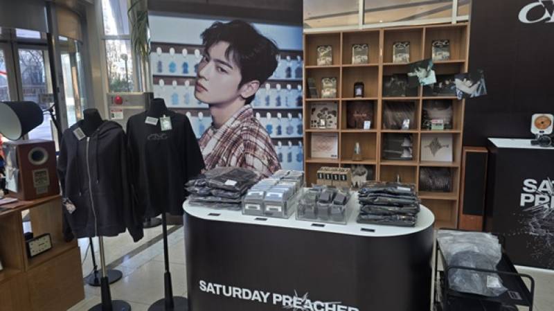 차은우, 군백기에도 팬 만난다...'ELSE' 팝업 성황 - 뉴스 썸네일 이미지