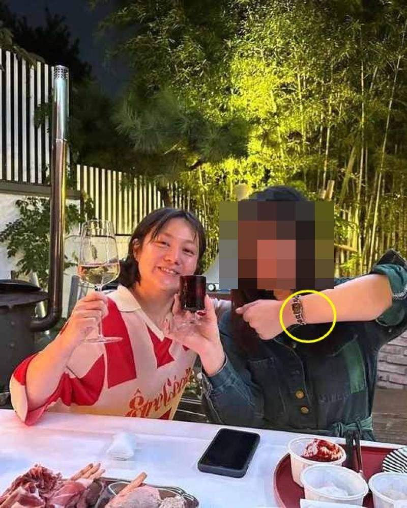 박나래, 전 매니저에 명품 시계 선물 의혹 (흔적有)