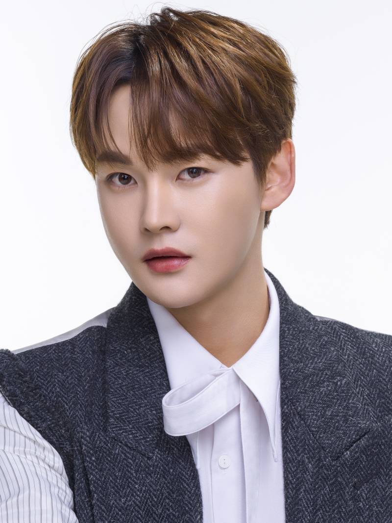 박서진 콘서트 전격 취소…부정선거 시위 장기화 여파 [왓IS]