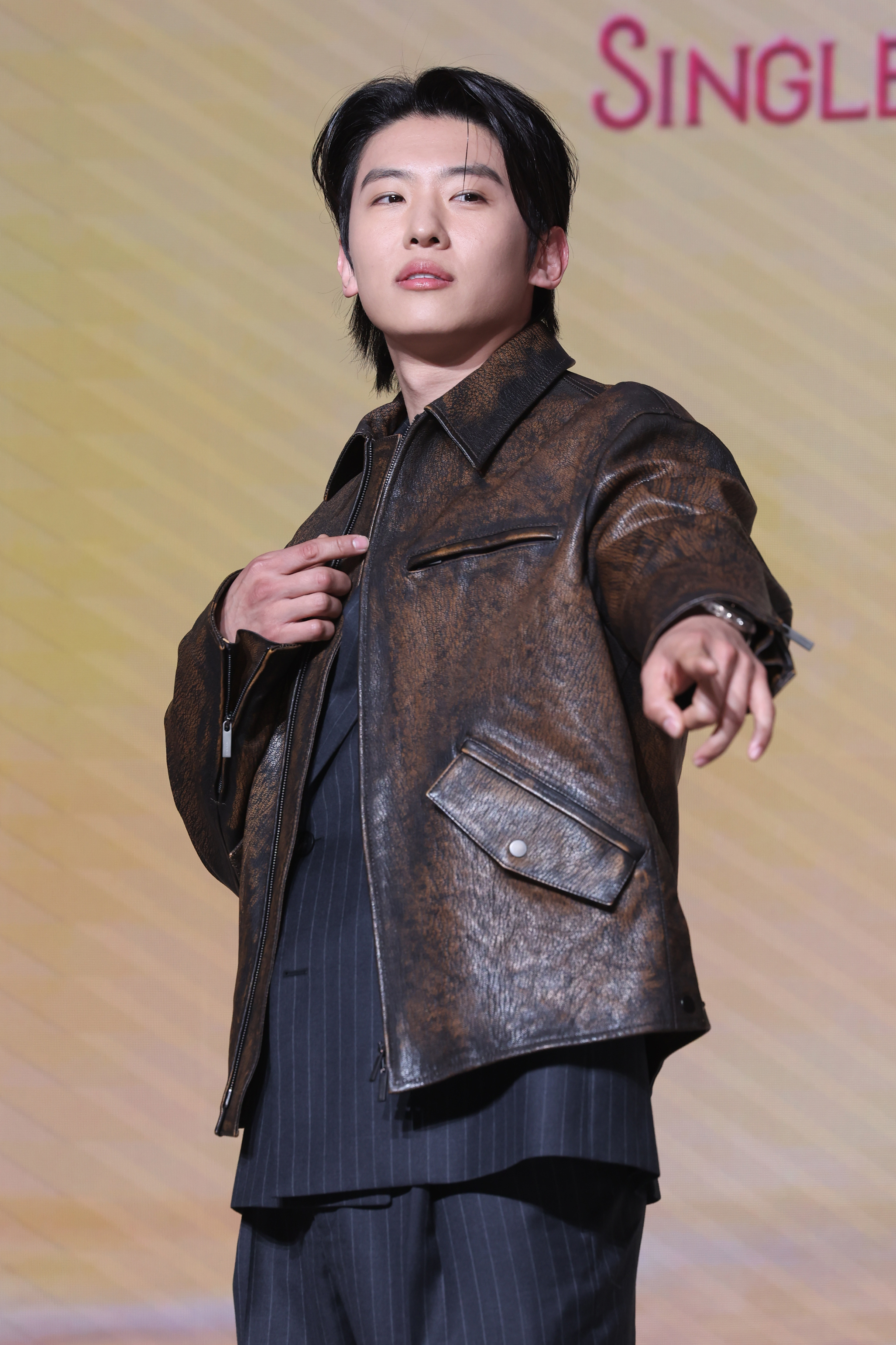 포토] 덱스, 치명적인 포즈로 플러팅 - 일간스포츠