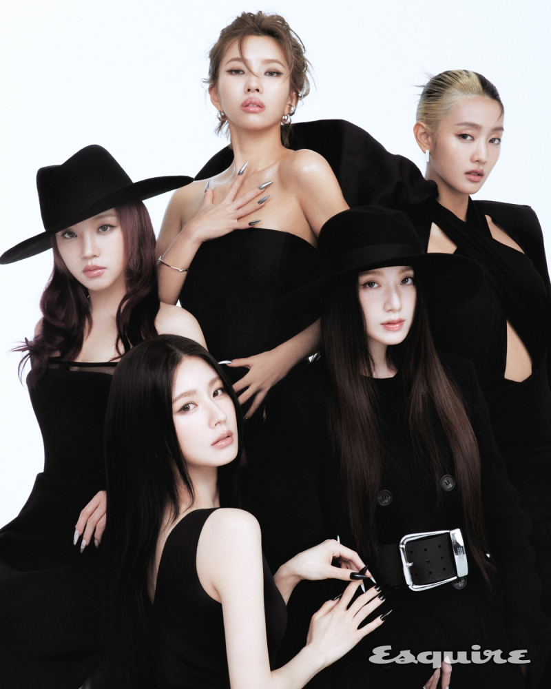 아이들, 디지털 커버 화보 오픈...감각적인 모노톤 - 뉴스 썸네일 이미지