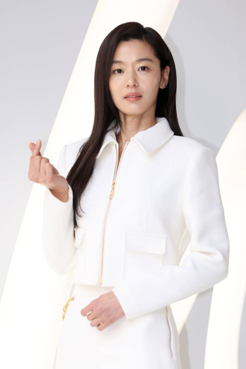 전지현 시모, BTS 영어 실력 언급 해명 "멤버들도 유쾌하게 넘긴 이야... - 뉴스 썸네일 이미지