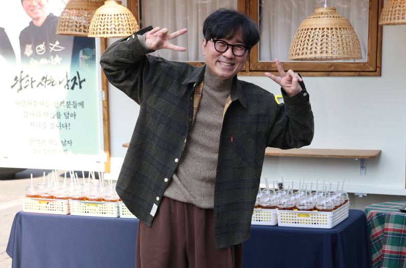 순제작비 105억·극장 매출 1176억↑...'왕사남' 장항준·송은이, 울고... - 뉴스 썸네일 이미지