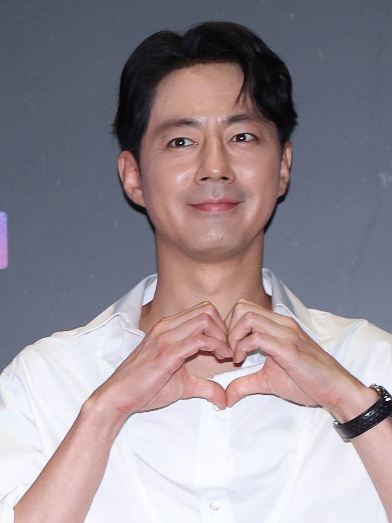 영화 호프 조인성 연기 변신, 왜 다들 레전드라 하는지 직접 확인해보니