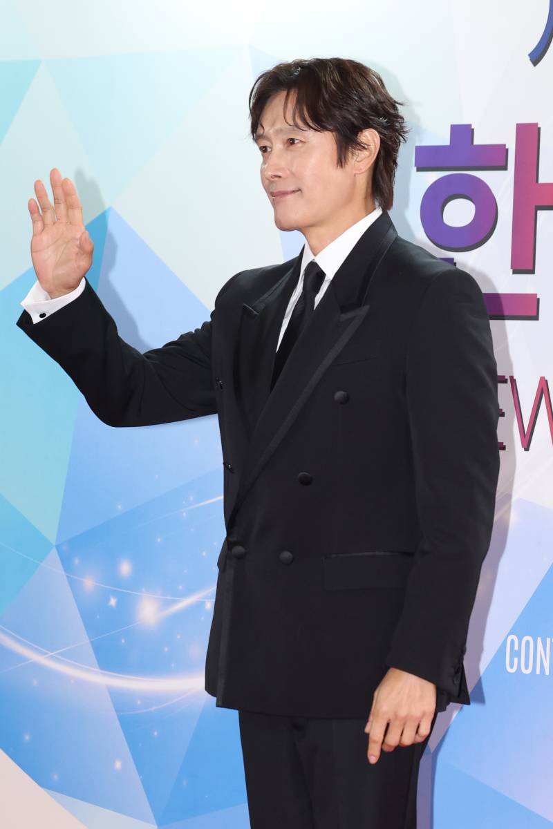 [포토] 이병헌, 훈훈한 손인사